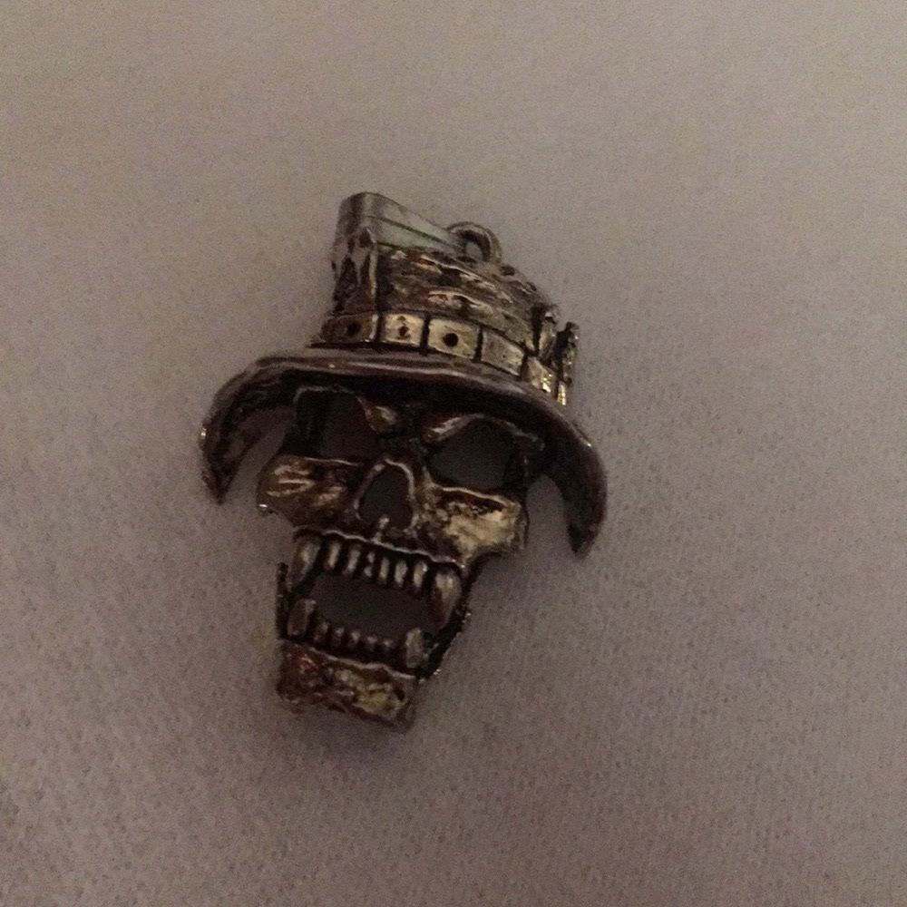 Vintage Silver Metallic Skull Pendant Jewelry